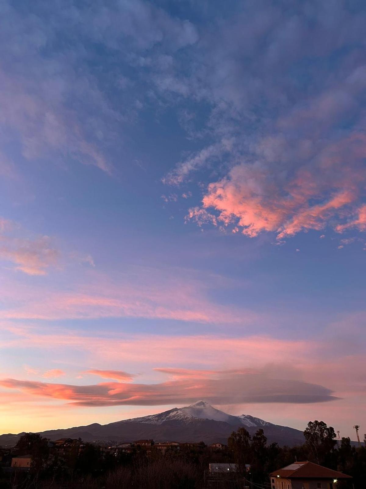 La Rosa Dell'etna - Completo Valverde (Sicily)